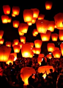 Un lâcher de lanternes volantes / Sky Lantern